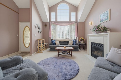 19128 63 Avenue, Surrey, BC - Indoor Photo Showing Living Room With Fireplace