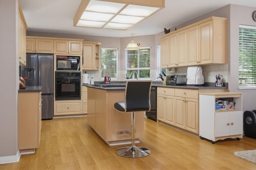 19128 63 Avenue, Surrey, BC - Indoor Photo Showing Kitchen
