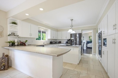 23851 58A Avenue, Langley, BC - Indoor Photo Showing Kitchen