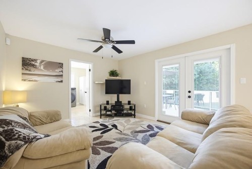 23851 58A Avenue, Langley, BC - Indoor Photo Showing Living Room