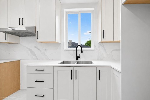 8511 Benedict Boulevard, Mission, BC - Indoor Photo Showing Kitchen With Double Sink