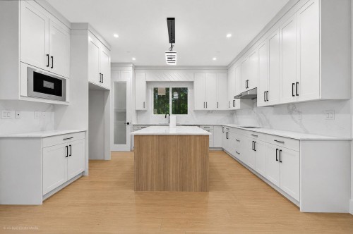 8511 Benedict Boulevard, Mission, BC - Indoor Photo Showing Kitchen