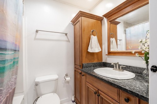 21-12172 72 Avenue, Surrey, BC - Indoor Photo Showing Bathroom