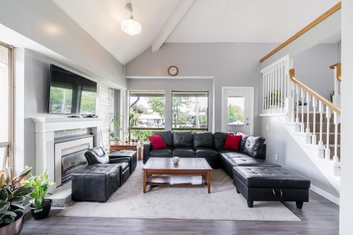 21-12172 72 Avenue, Surrey, BC - Indoor Photo Showing Living Room With Fireplace
