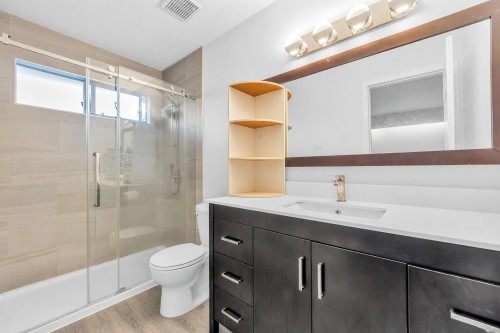 15447 92A Avenue, Surrey, BC - Indoor Photo Showing Bathroom