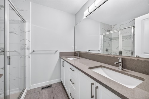 83-20180 84 Avenue, Langley, BC - Indoor Photo Showing Bathroom