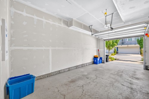 83-20180 84 Avenue, Langley, BC - Indoor Photo Showing Garage
