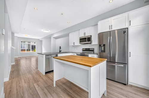 83-20180 84 Avenue, Langley, BC - Indoor Photo Showing Kitchen