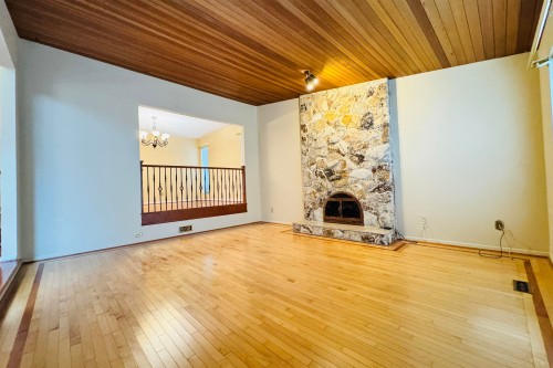 6830 Cedarbrook Place, Delta, BC - Indoor With Fireplace