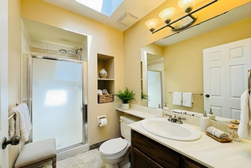 6830 Cedarbrook Place, Delta, BC - Indoor Photo Showing Bathroom