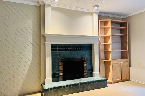 6830 Cedarbrook Place, Delta, BC - Indoor With Fireplace