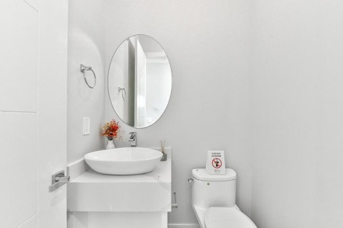 19642 74A Avenue, Langley, BC - Indoor Photo Showing Bathroom