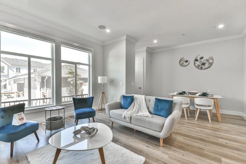 19642 74A Avenue, Langley, BC - Indoor Photo Showing Living Room