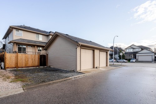 19586 72A Avenue, Surrey, BC - Outdoor