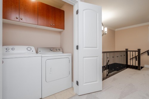 19586 72A Avenue, Surrey, BC - Indoor Photo Showing Laundry Room