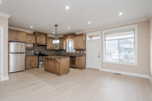 19586 72A Avenue, Surrey, BC - Indoor Photo Showing Kitchen