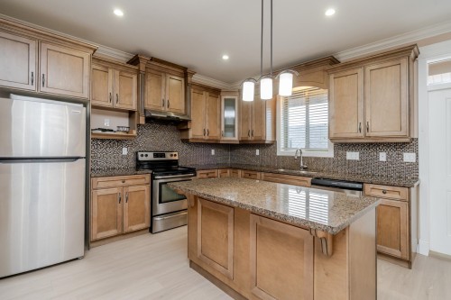 19586 72A Avenue, Surrey, BC - Indoor Photo Showing Kitchen