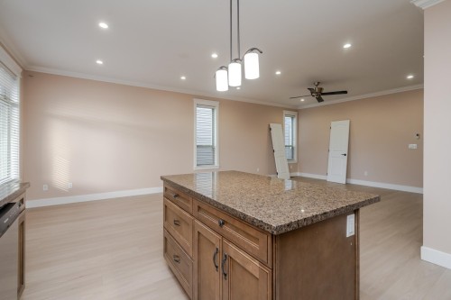 19586 72A Avenue, Surrey, BC - Indoor Photo Showing Kitchen