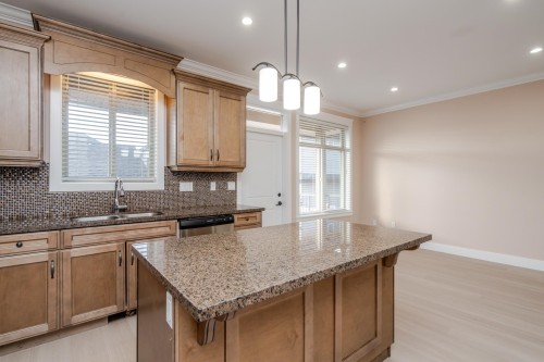 19586 72A Avenue, Surrey, BC - Indoor Photo Showing Kitchen With Double Sink