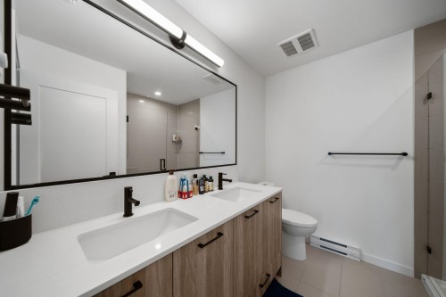 B315-20078 85 Avenue, Langley, BC - Indoor Photo Showing Bathroom