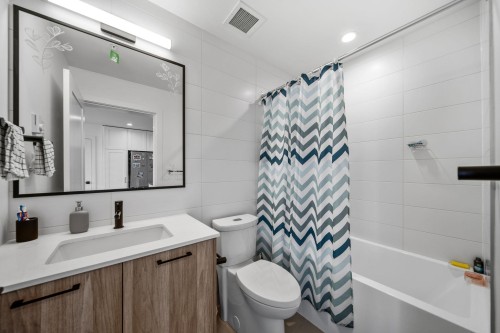 B315-20078 85 Avenue, Langley, BC - Indoor Photo Showing Bathroom