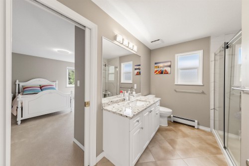 20621 91 Avenue, Langley, BC - Indoor Photo Showing Bathroom