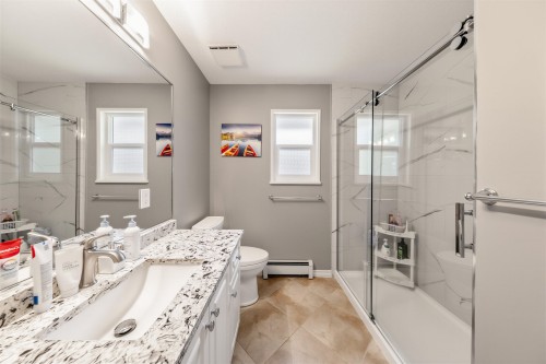 20621 91 Avenue, Langley, BC - Indoor Photo Showing Bathroom