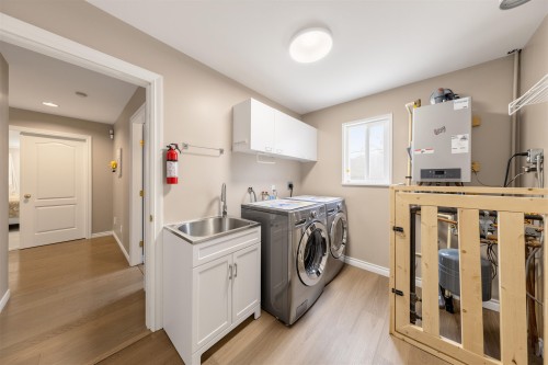 20621 91 Avenue, Langley, BC - Indoor Photo Showing Laundry Room