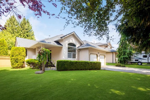 20621 91 Avenue, Langley, BC - Outdoor With Facade