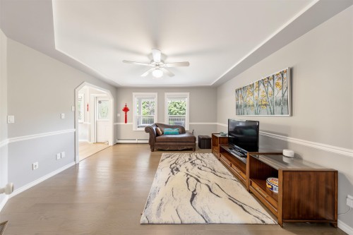 20621 91 Avenue, Langley, BC - Indoor Photo Showing Living Room
