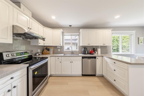 20621 91 Avenue, Langley, BC - Indoor Photo Showing Kitchen
