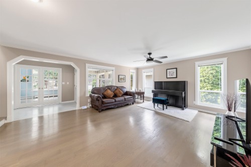 20621 91 Avenue, Langley, BC - Indoor Photo Showing Living Room