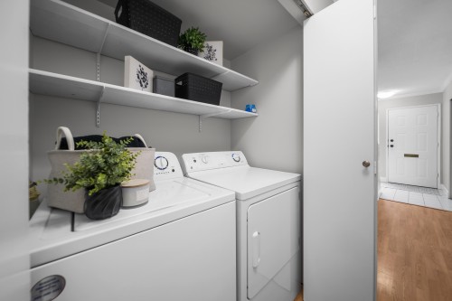 279-32550 Maclure Road, Abbotsford, BC - Indoor Photo Showing Laundry Room
