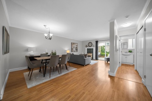 279-32550 Maclure Road, Abbotsford, BC - Indoor Photo Showing Dining Room