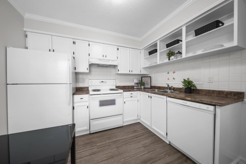 279-32550 Maclure Road, Abbotsford, BC - Indoor Photo Showing Kitchen With Double Sink