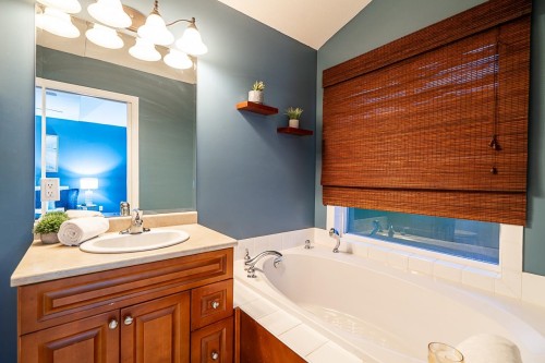 26880 25A Avenue, Langley, BC - Indoor Photo Showing Bathroom