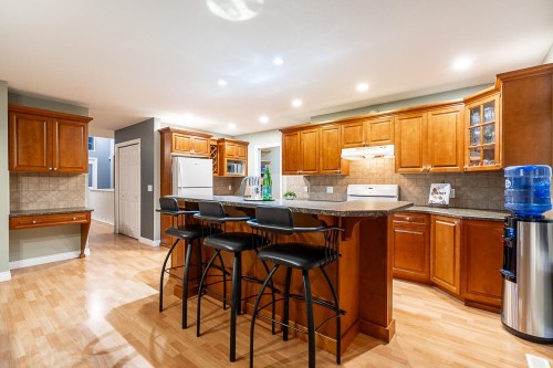 26880 25A Avenue, Langley, BC - Indoor Photo Showing Kitchen