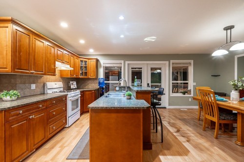 26880 25A Avenue, Langley, BC - Indoor Photo Showing Kitchen With Double Sink