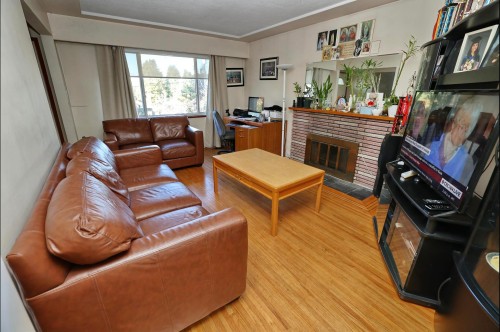 8824 Russell Drive, Delta, BC - Indoor With Fireplace