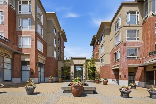 319-2970 King George Boulevard  Surrey, BC V4P 0E6