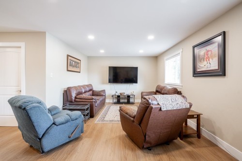 21711 52 Avenue, Langley, BC - Indoor Photo Showing Living Room
