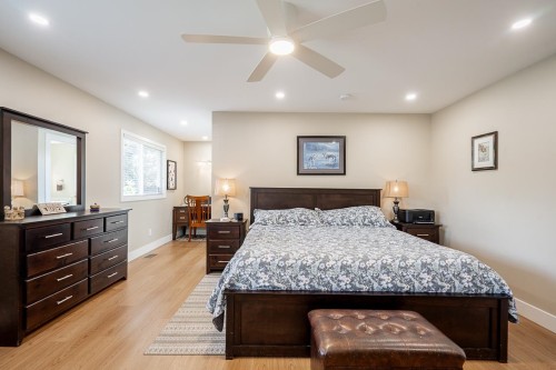 21711 52 Avenue, Langley, BC - Indoor Photo Showing Bedroom