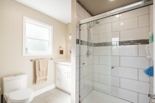 21711 52 Avenue, Langley, BC - Indoor Photo Showing Bathroom