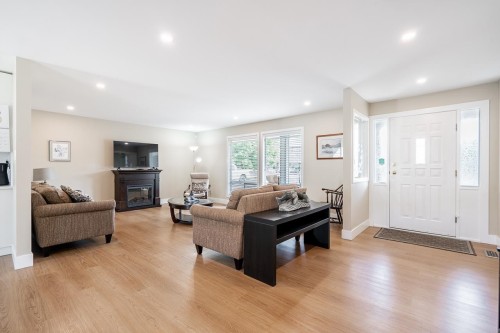 21711 52 Avenue, Langley, BC - Indoor Photo Showing Living Room With Fireplace