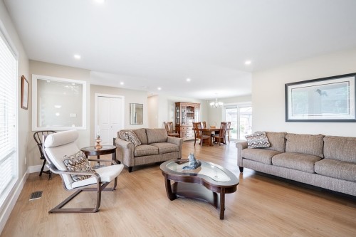 21711 52 Avenue, Langley, BC - Indoor Photo Showing Living Room