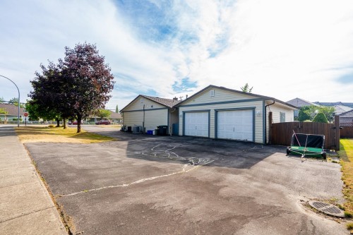 21711 52 Avenue, Langley, BC - Outdoor