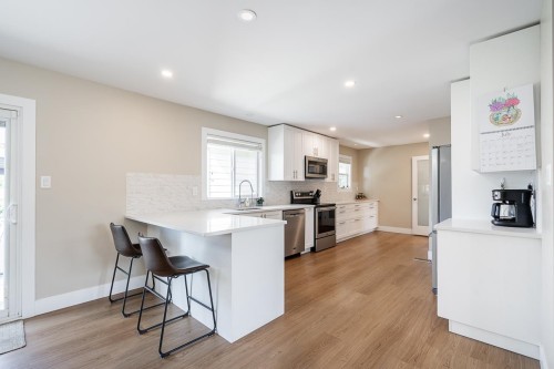 21711 52 Avenue, Langley, BC - Indoor Photo Showing Kitchen