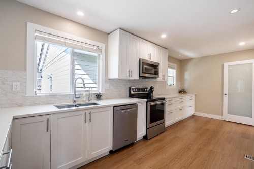 21711 52 Avenue, Langley, BC - Indoor Photo Showing Kitchen With Stainless Steel Kitchen With Double Sink With Upgraded Kitchen