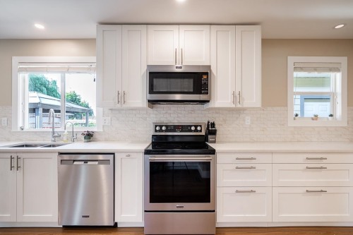 21711 52 Avenue, Langley, BC - Indoor Photo Showing Kitchen With Stainless Steel Kitchen With Double Sink With Upgraded Kitchen