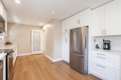 21711 52 Avenue, Langley, BC - Indoor Photo Showing Kitchen With Stainless Steel Kitchen